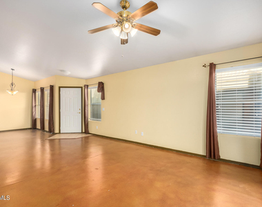525 N Val Vista Drive - Photo Thumbnail 2