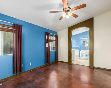 525 N Val Vista Drive - Photo Thumbnail 7