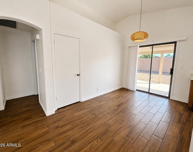 16538 N 158th Avenue - Photo Thumbnail 3