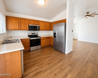 16538 N 158th Avenue - Photo Thumbnail 5