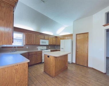 1633 Sw 32nd Street - Photo Thumbnail 8
