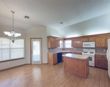 1633 Sw 32nd Street - Photo Thumbnail 5