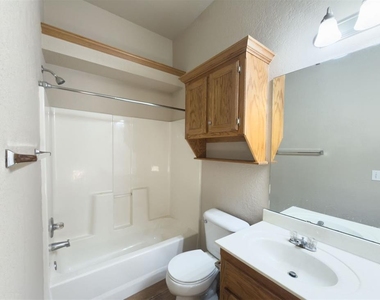 1633 Sw 32nd Street - Photo Thumbnail 16