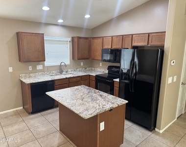 28866 N Coal Avenue - Photo Thumbnail 3
