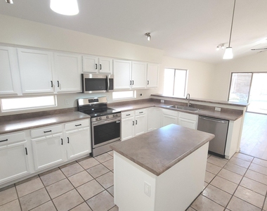 845 W Vaughn Avenue - Photo Thumbnail 9
