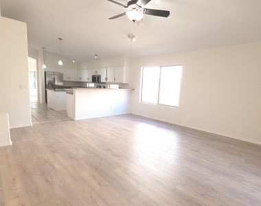 845 W Vaughn Avenue - Photo Thumbnail 6