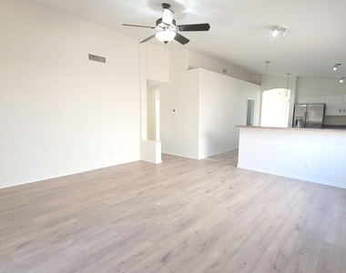 845 W Vaughn Avenue - Photo Thumbnail 8