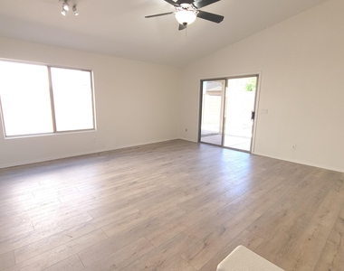 845 W Vaughn Avenue - Photo Thumbnail 7