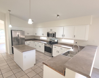 845 W Vaughn Avenue - Photo Thumbnail 10