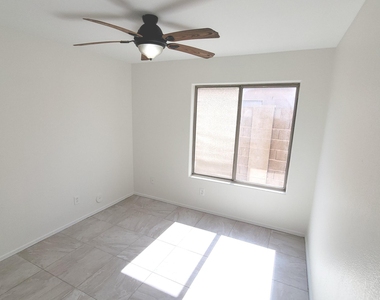 845 W Vaughn Avenue - Photo Thumbnail 18