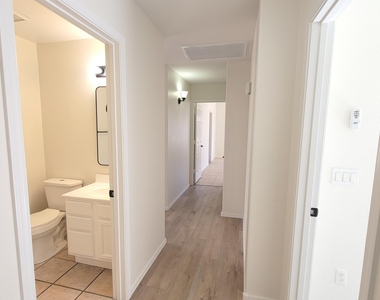 845 W Vaughn Avenue - Photo Thumbnail 14