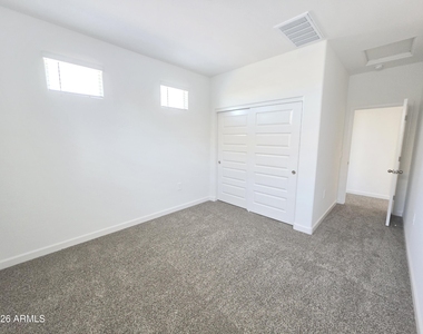 2677 W Simone Avenue - Photo Thumbnail 18