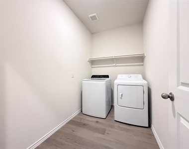 621 Dunhill Road - Photo Thumbnail 7