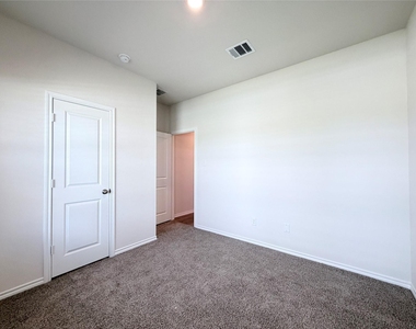 621 Dunhill Road - Photo Thumbnail 4