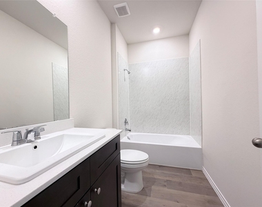 621 Dunhill Road - Photo Thumbnail 6