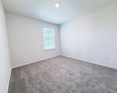 621 Dunhill Road - Photo Thumbnail 20