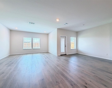 621 Dunhill Road - Photo Thumbnail 9
