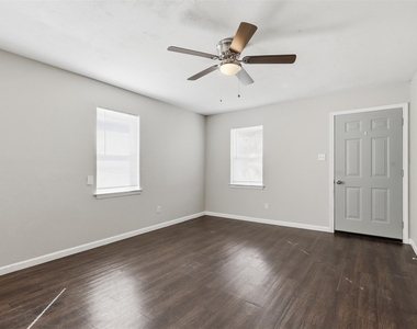 217 Joyce Street - Photo Thumbnail 5