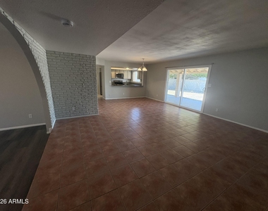 5808 W Mary Jane Lane - Photo Thumbnail 2