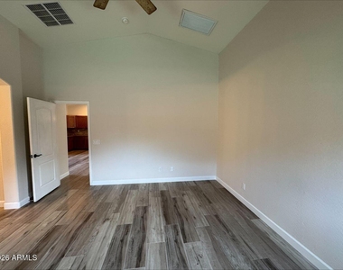 17044 W Bristol Lane - Photo Thumbnail 6