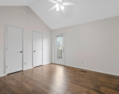800 Bluebonnet Drive - Photo Thumbnail 12