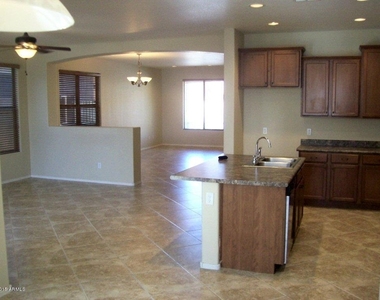 2333 W Mila Way - Photo Thumbnail 8