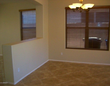 2333 W Mila Way - Photo Thumbnail 4