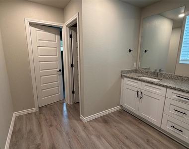 2029 Woodlawn Way - Photo Thumbnail 14
