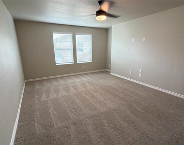 2029 Woodlawn Way - Photo Thumbnail 11