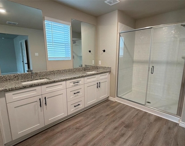 2029 Woodlawn Way - Photo Thumbnail 13