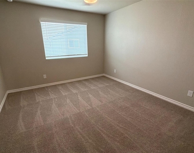 2029 Woodlawn Way - Photo Thumbnail 10
