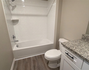 2029 Woodlawn Way - Photo Thumbnail 7