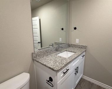 2029 Woodlawn Way - Photo Thumbnail 8