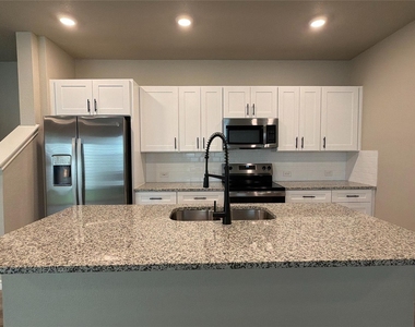 2029 Woodlawn Way - Photo Thumbnail 2