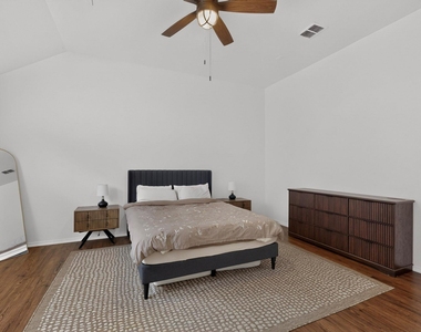 905 Lake Grove Drive - Photo Thumbnail 17