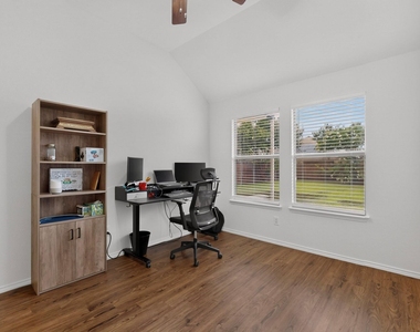905 Lake Grove Drive - Photo Thumbnail 25