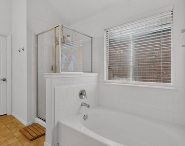 905 Lake Grove Drive - Photo Thumbnail 21