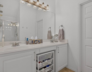 905 Lake Grove Drive - Photo Thumbnail 19