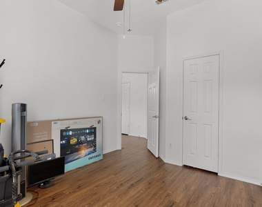 905 Lake Grove Drive - Photo Thumbnail 26