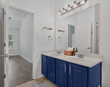 905 Lake Grove Drive - Photo Thumbnail 27