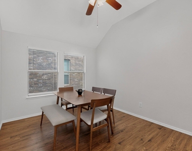 905 Lake Grove Drive - Photo Thumbnail 15