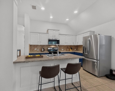 905 Lake Grove Drive - Photo Thumbnail 11
