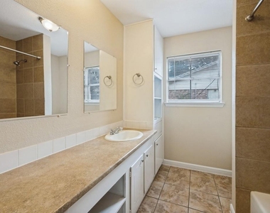 4221 Ashmore Drive - Photo Thumbnail 7