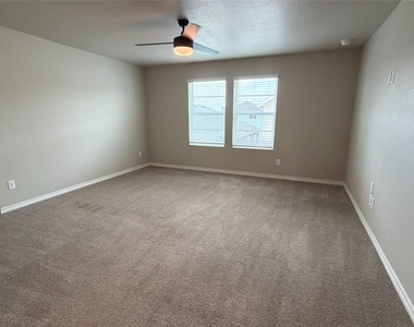 1929 Woodlawn Way - Photo Thumbnail 11