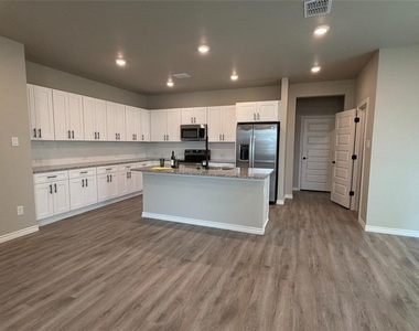 1929 Woodlawn Way - Photo Thumbnail 1