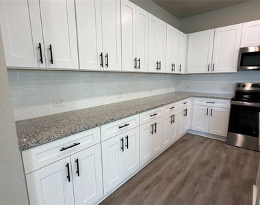 1929 Woodlawn Way - Photo Thumbnail 14