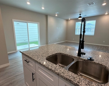 1929 Woodlawn Way - Photo Thumbnail 15
