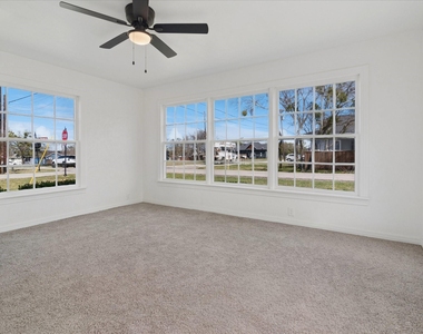 602 W Pecan Street - Photo Thumbnail 17