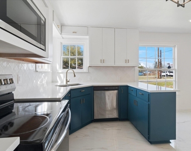 602 W Pecan Street - Photo Thumbnail 13