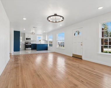 602 W Pecan Street - Photo Thumbnail 7